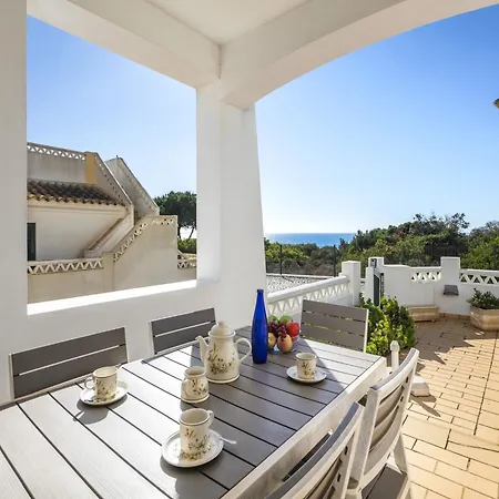 Seaside In Picturesque Бенагил