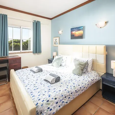 Seaside In Picturesque Бенагил